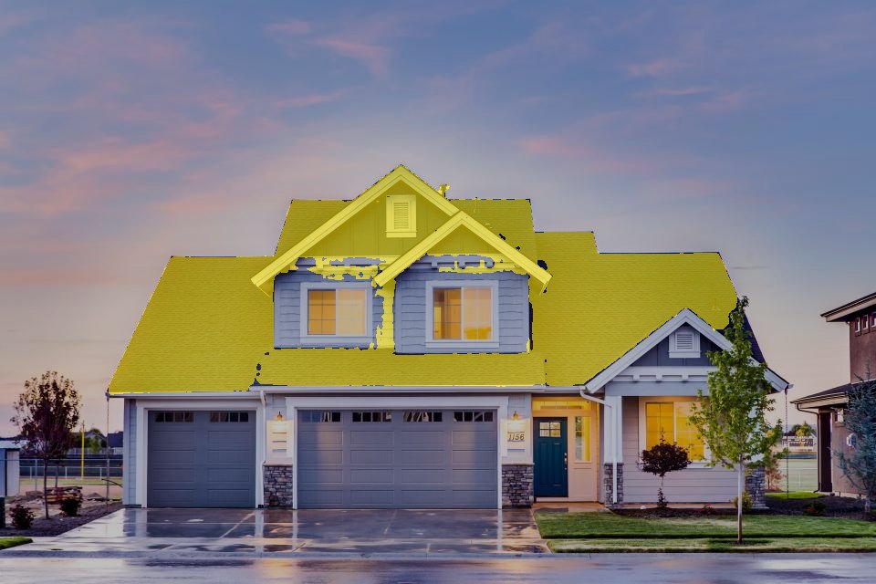 A house photo with the roof highlighted by the AI